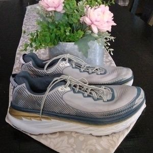 HOKA ONE ONE M BONDI 5